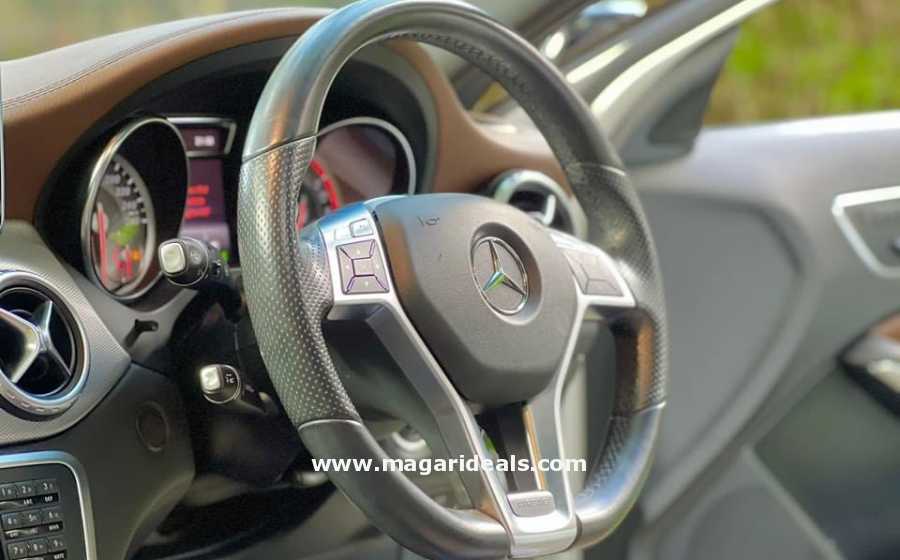 MERCEDES BENZ GLA 250 4MATIC with SUNROOF. for Sale | Magari Deals