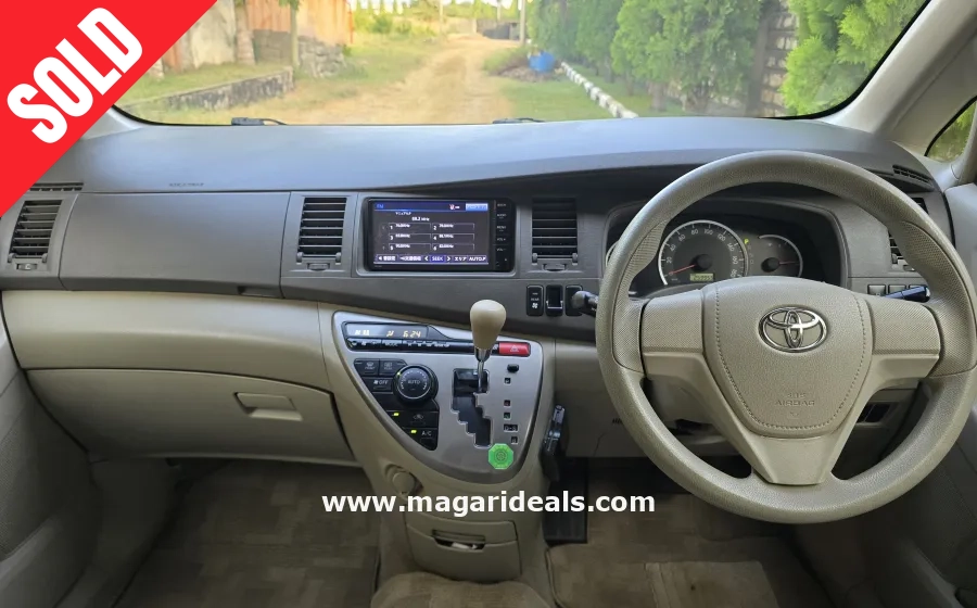 TOYOTA ISIS 2015 Mombasa in Kenya for Sale | Magari Deals