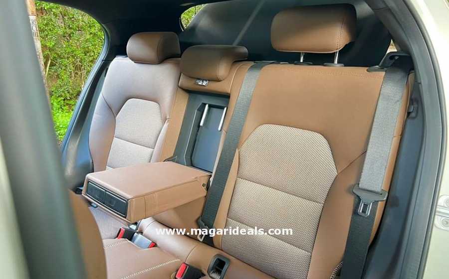 MERCEDES BENZ GLA 250 4MATIC with SUNROOF. for Sale | Magari Deals