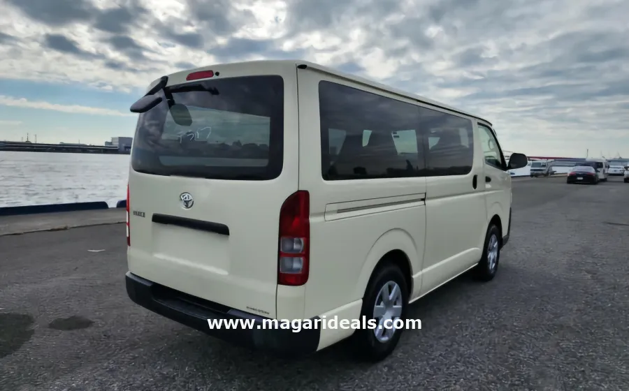 2017 TOYOTA HIACE 3000CC DIESEL in Kenya for Sale | Magari Deals