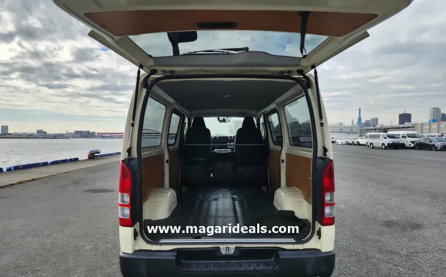 2017 TOYOTA HIACE 3000CC DIESEL in Kenya for Sale | Magari Deals