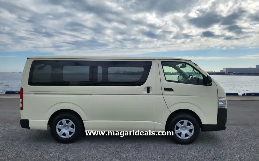 2017 TOYOTA HIACE 3000CC DIESEL in Kenya for Sale | Magari Deals