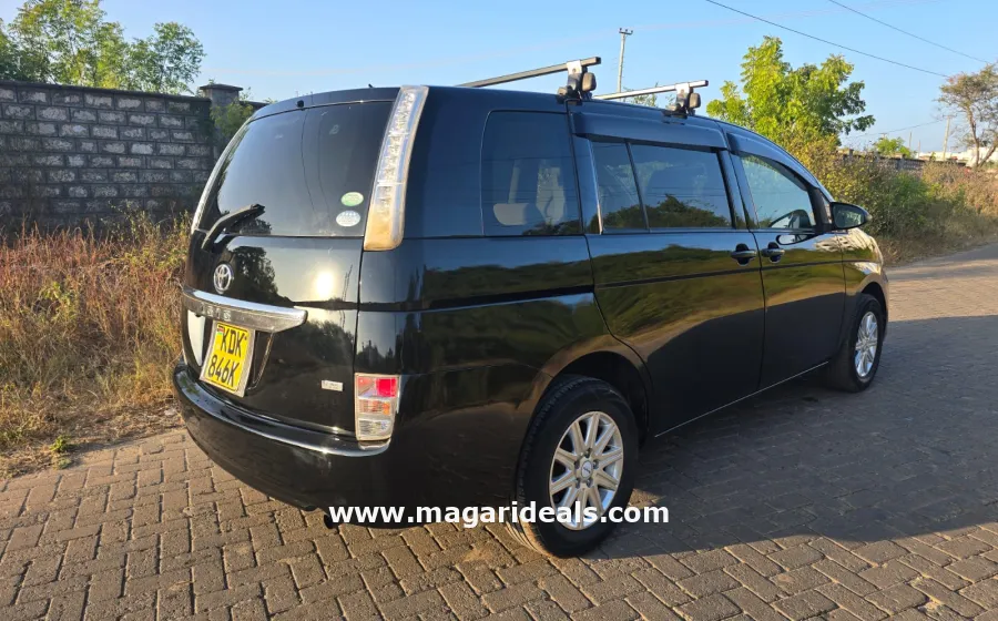 TOYOTA ISIS 2015 Mombasa in Kenya for Sale | Magari Deals