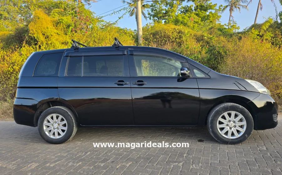 TOYOTA ISIS 2015 Mombasa in Kenya for Sale | Magari Deals