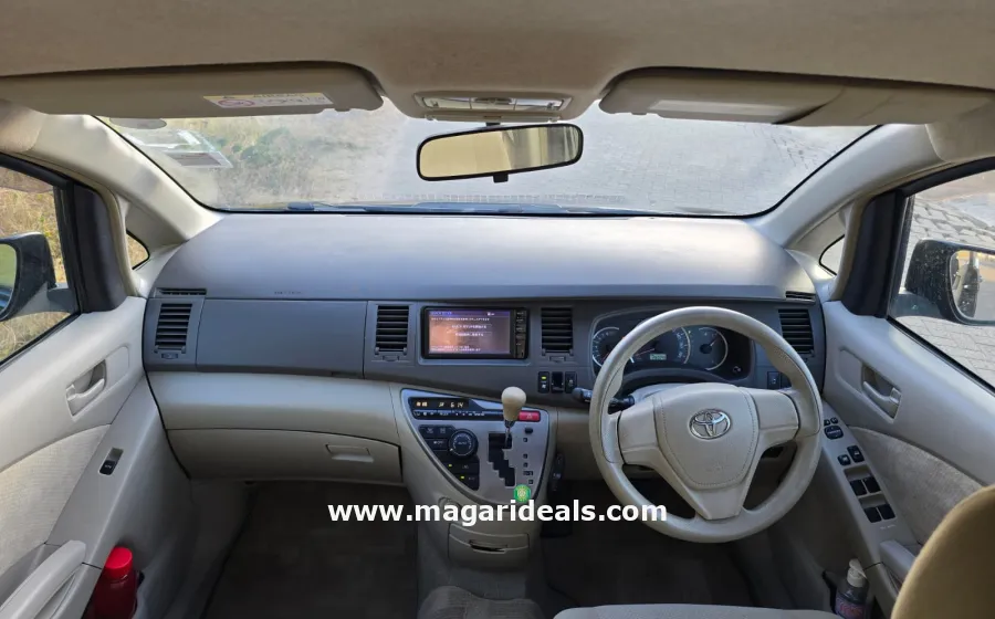 TOYOTA ISIS 2015 Mombasa in Kenya for Sale | Magari Deals