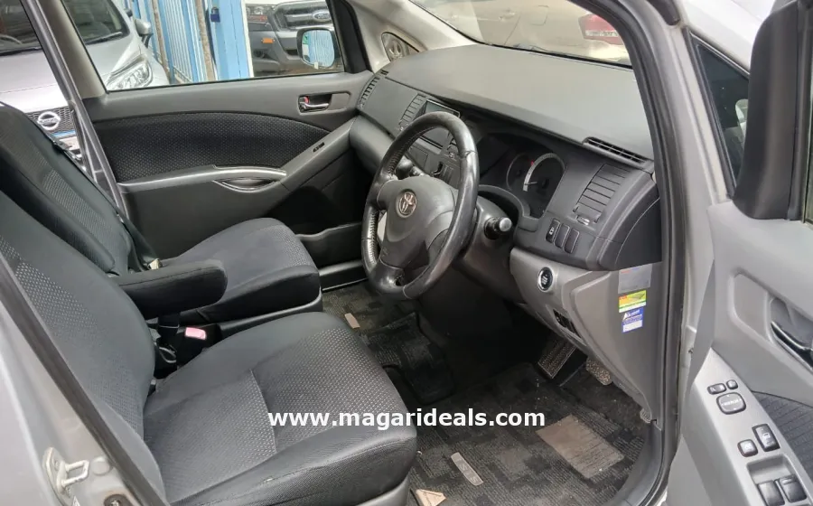 TOYOTA ISIS 2010 Nairobi in Kenya for Sale | Magari Deals
