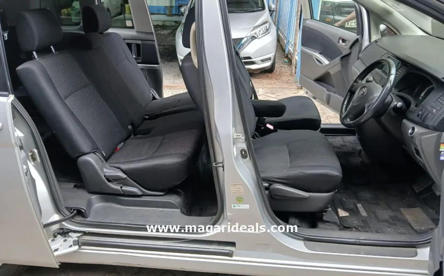 TOYOTA ISIS 2010 Nairobi in Kenya for Sale | Magari Deals