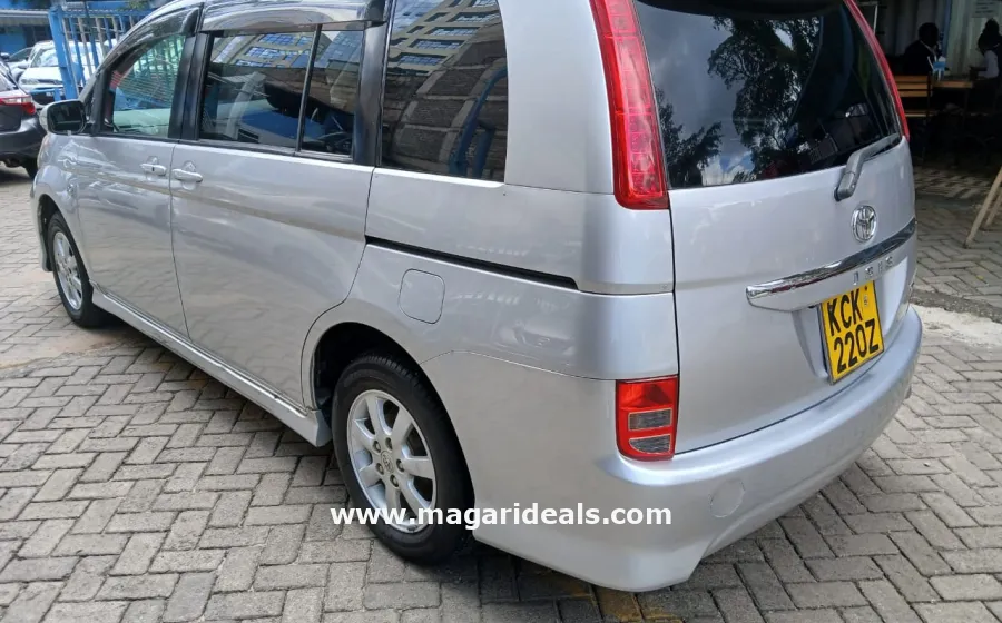 TOYOTA ISIS 2010 Nairobi in Kenya for Sale | Magari Deals