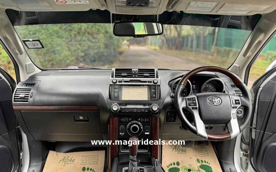 TOYOTA LAND CRUISER PRADO KAKADU in Kenya for Sale | Magari Deals