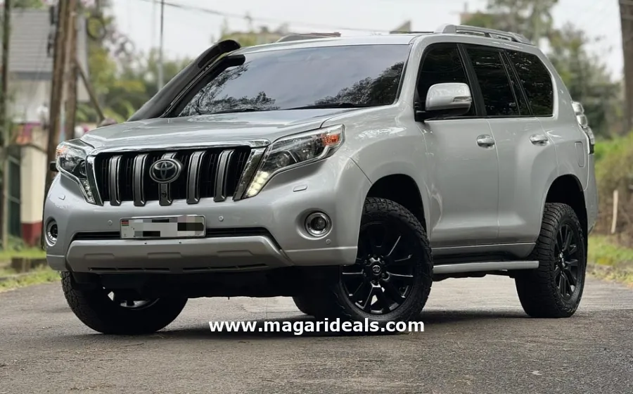TOYOTA LAND CRUISER PRADO KAKADU in Kenya for Sale | Magari Deals