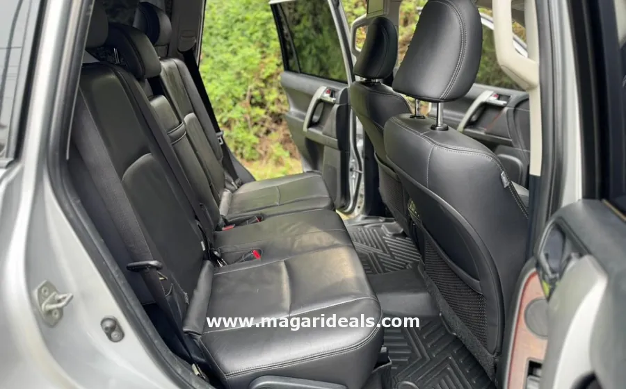 TOYOTA LAND CRUISER PRADO KAKADU in Kenya for Sale | Magari Deals