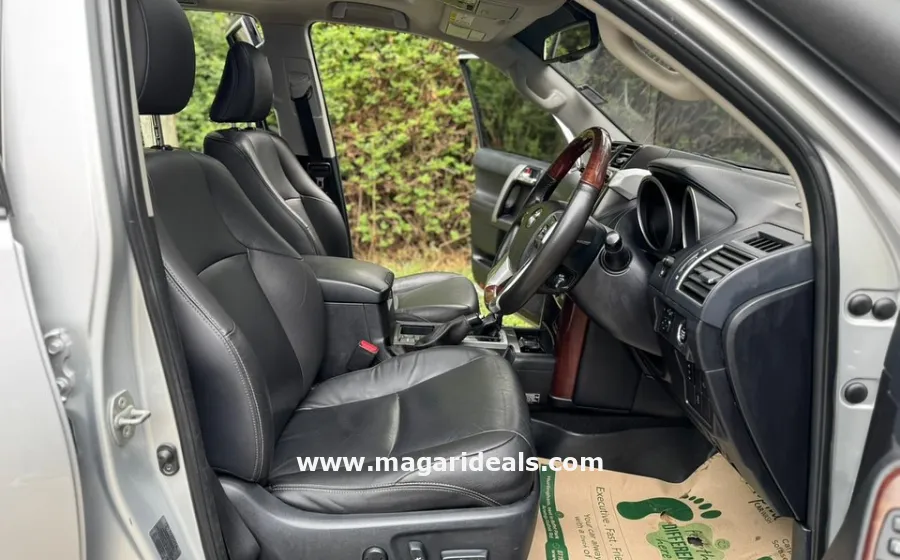 TOYOTA LAND CRUISER PRADO KAKADU in Kenya for Sale | Magari Deals