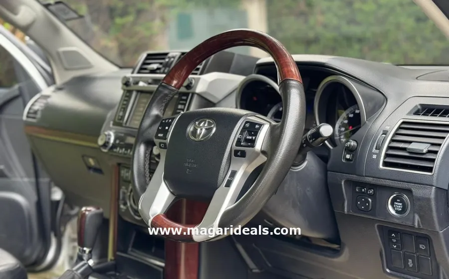 TOYOTA LAND CRUISER PRADO KAKADU in Kenya for Sale | Magari Deals