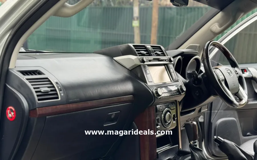 TOYOTA LAND CRUISER PRADO KAKADU in Kenya for Sale | Magari Deals