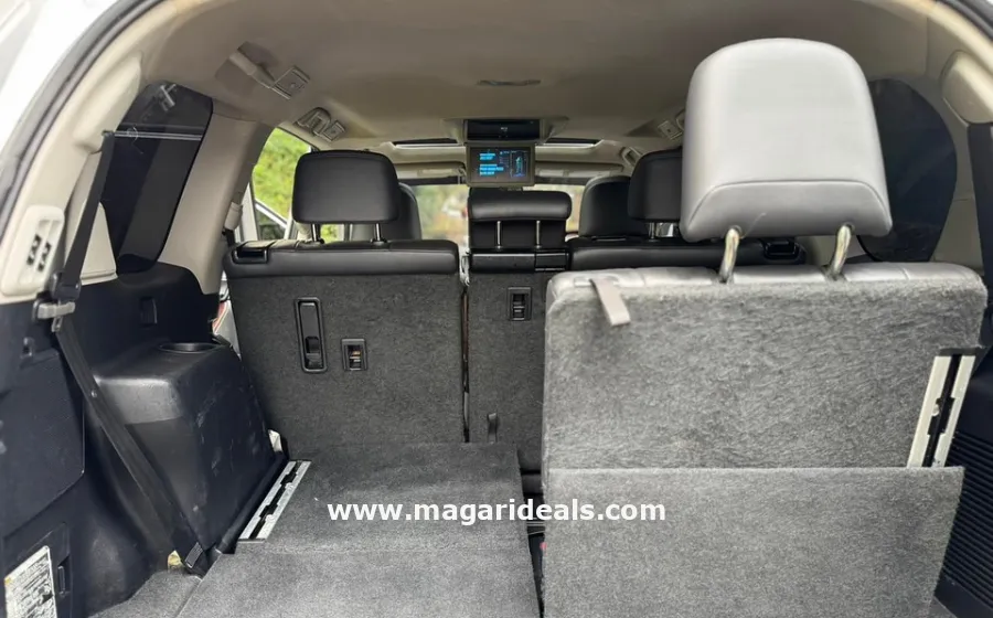 TOYOTA LAND CRUISER PRADO KAKADU in Kenya for Sale | Magari Deals