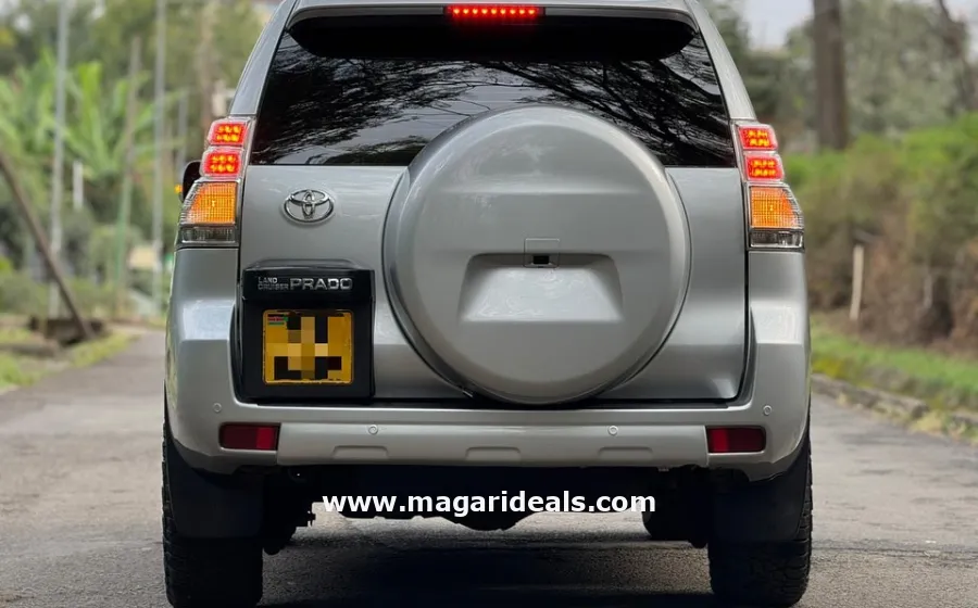 TOYOTA LAND CRUISER PRADO KAKADU in Kenya for Sale | Magari Deals