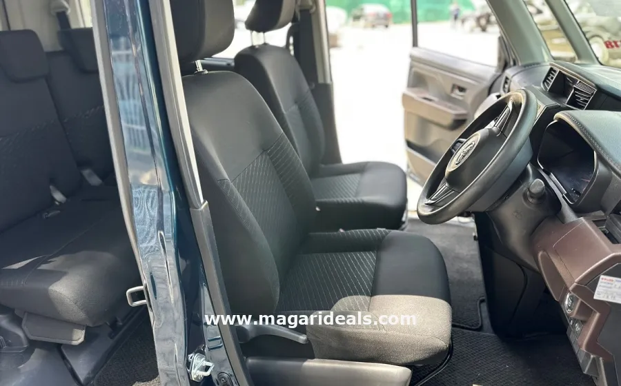 2018 TOYOTA ROOMY in Kenya for Sale | Magari Deals