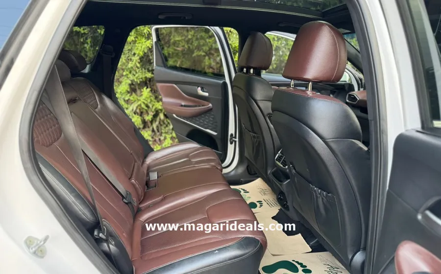 HYUNDAI SANTA FE HIGHLANDER 2.2D in Kenya for Sale | Magari Deals