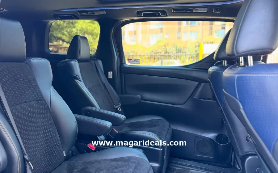 TOYOTA VELLFIRE WITH SUNROOF in Kenya for Sale | Magari Deals