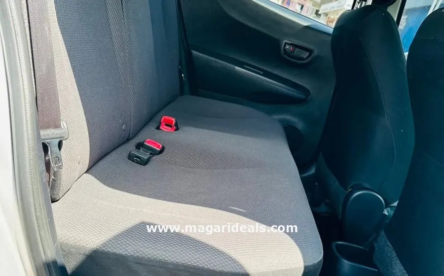 2014 Toyota Vitz in Kenya for Sale | Magari Deals