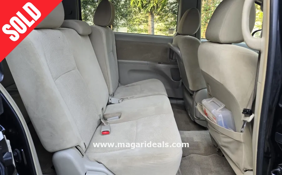 TOYOTA ISIS 2015 Mombasa in Kenya for Sale | Magari Deals