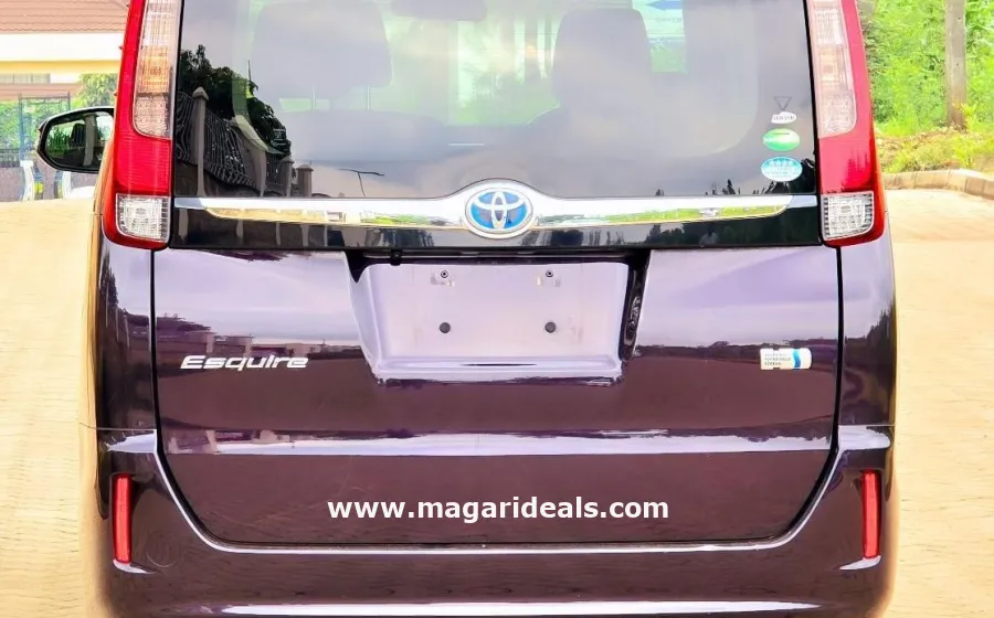 TOYOTA ESQUIRE 1.8 HYRBID in Kenya for Sale | Magari Deals