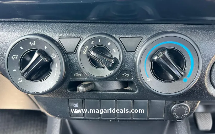 TOYOTA HILUX Single Cab 2017 Silver in Kenya for Sale | Magari Deals