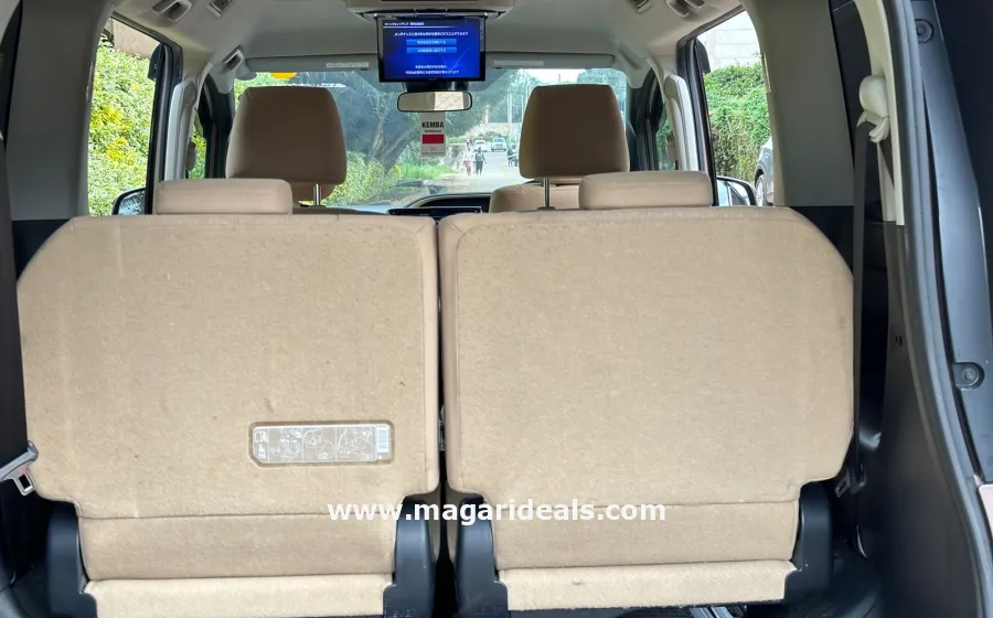 Toyota Noah Hybrid 2016 7 seater in Kenya for Sale | Magari Deals