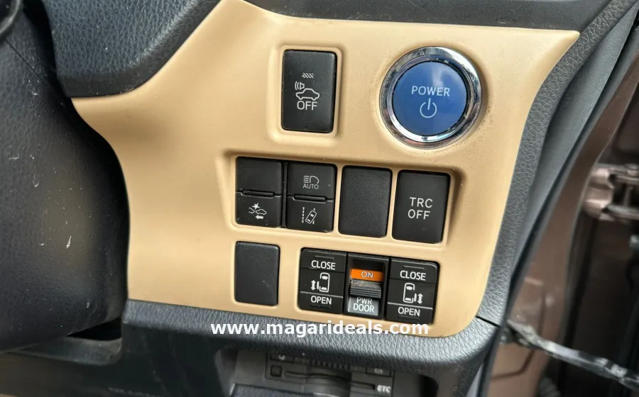 Toyota Noah Hybrid 2016 7 seater in Kenya for Sale | Magari Deals