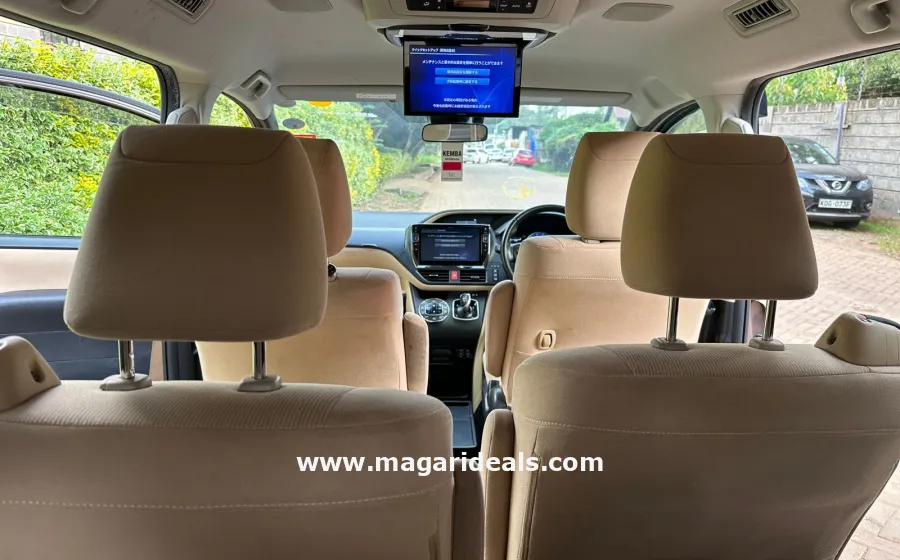 Toyota Noah Hybrid 2016 7 seater in Kenya for Sale | Magari Deals