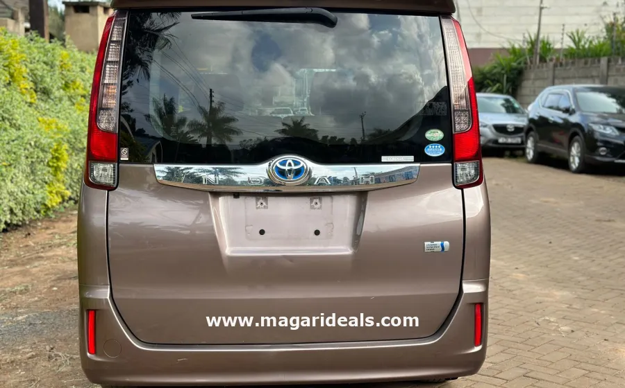 Toyota Noah Hybrid 2016 7 seater in Kenya for Sale | Magari Deals