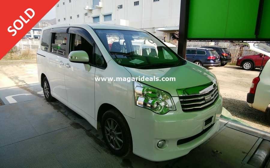 Toyoa Noah - ZRR70G for Sale | Magari Deals