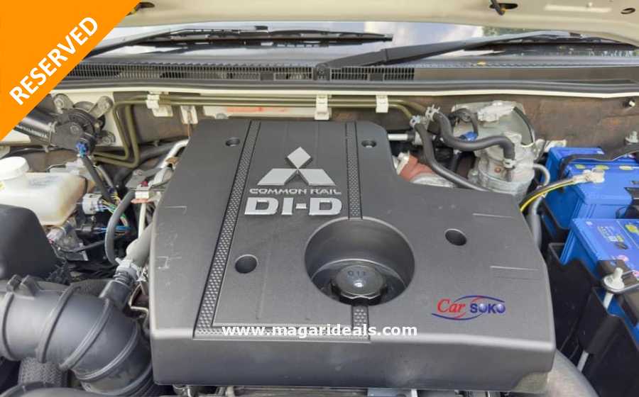 MITSUBISHI PAJERO DI-D SUPER EXCEED with SUNROOF  for Sale in Kenya | Magari Deals