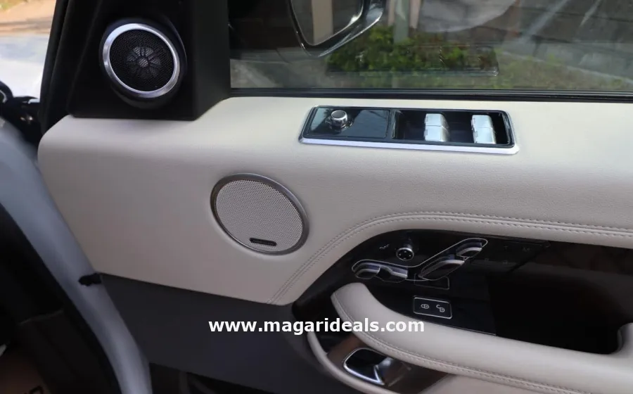 Land Rover Range Rover Vogue in Kenya for Sale | Magari Deals