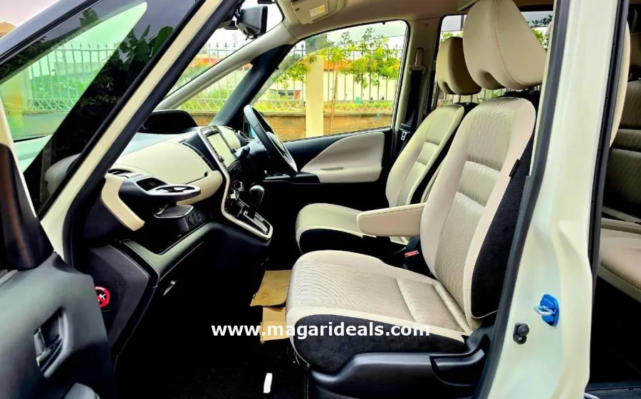 NISSAN SERENA HIGHWAY STAR HYBRID in Kenya for Sale | Magari Deals